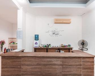 Super OYO 2034 Eden Guest House - Depok - Recepce