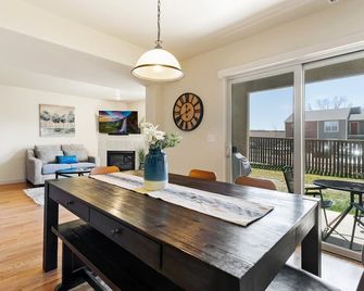 Executive Townhouse To Stay - Colorado Springs - Dining room