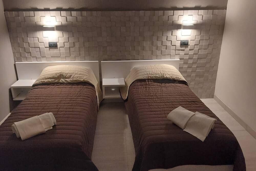 Hotel La Torre thumbnail 2