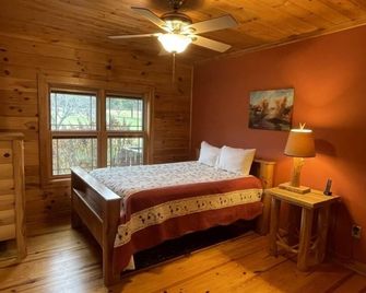 Deluxe log Cabin! Pet and Motorcycle Friendly - Enjoy Nature With Family and Friends! 3 Bedroom Cabin by RedAwning - Tellico Plains - Bedroom