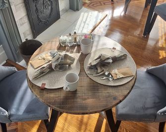 Bourbon Barrel Inn Bed & Breakfast - Louisville - Comedor