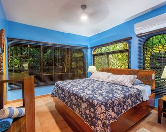 Villa Las Palmas Tropical Rental - Beach Front - Reliable Wifi/Ac -Shaded Porch - Nosara - Habitación