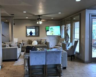 Small private community - San Antonio - Restaurant