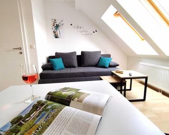 Ferienzimmer Reinisch in Tattendorf - Tattendorf - Wohnzimmer