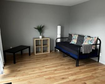 Super 4.5 fraîchement rénové! - Québec City - Living room