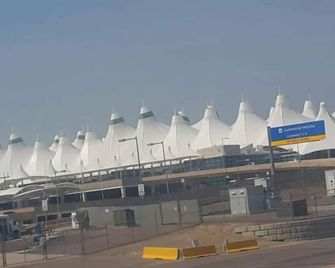 Dia Layover - Denver - Lounge