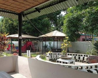 Almas Hotel Sylhet - Sylhet - Patio