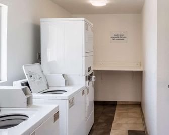 Motel 6 Bakersfield East - Bakersfield