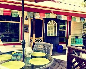 Whitefish Hostel - Whitefish - Patio