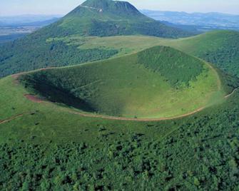 إيبيس بدجيت كليرمونت فيراند لو بريزيت آيروبورت - كليرمون- فيران - مبنى