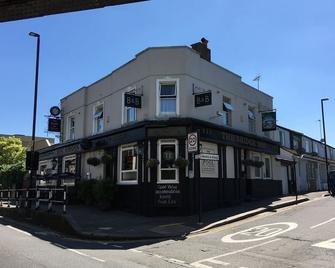 The Bridge Inn - Isleworth - Edificio