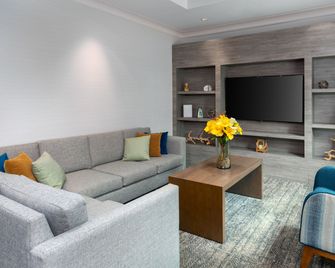 Staybridge Suites Miami Doral Area by IHG - Miami - Living room