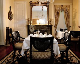 Monmouth Historic Inn - נאצ'ז - חדר אוכל