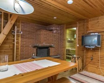 Keskimökki by Interhome - Kitee - Comedor