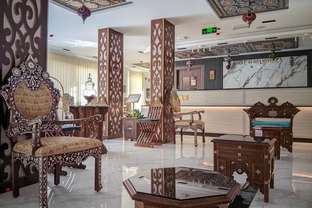 فندق البتراء ليلا