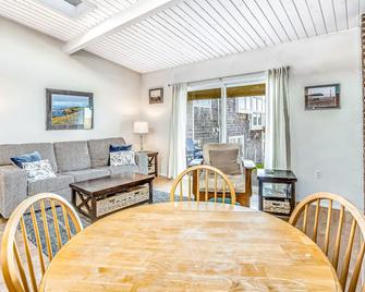 Oceanfront condo - walk to beach & Gearhart Golf Links - Gearhart - Dining room