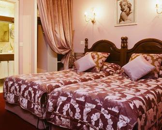 Grand Hotel Dechampaigne - Paris - Bedroom
