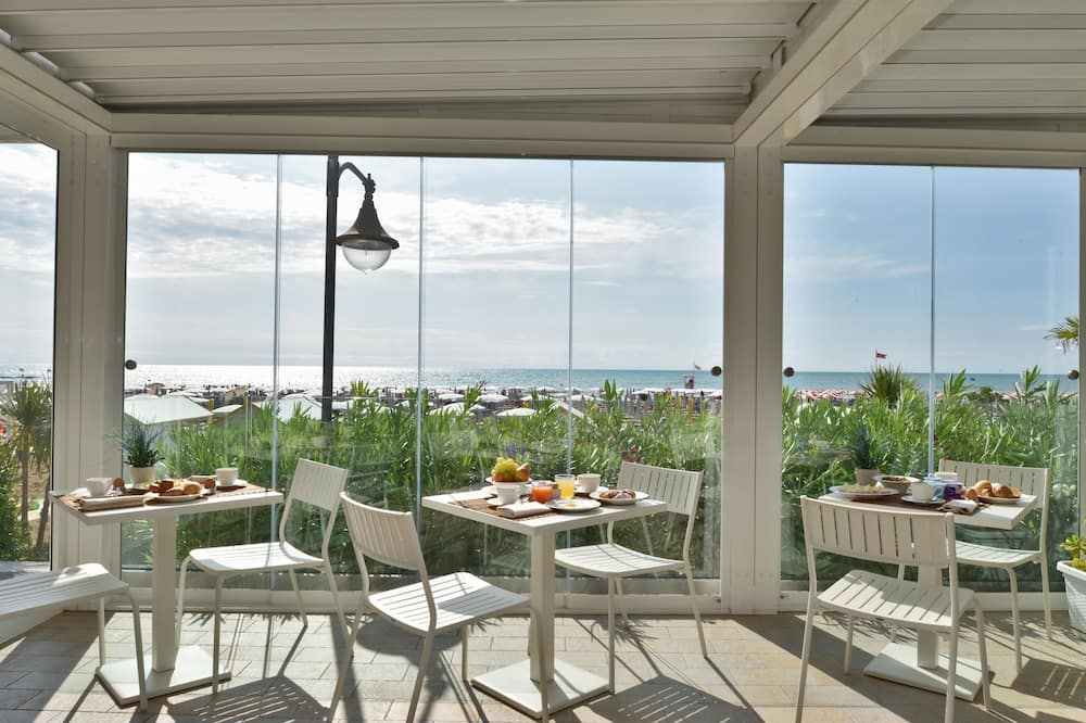 Hotel Astoria - קאורלה - מסעדה