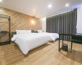 Wall Hotel - Cheonan - Bedroom