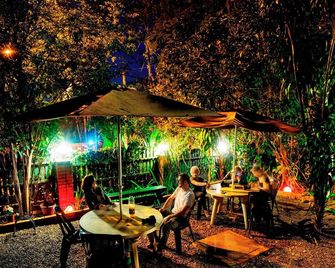 Poramba Hostel - Puerto Iguazú - Patio