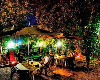 Poramba Hostel - Puerto Iguazú - Uteplats