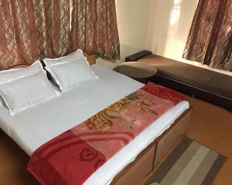 Mansarovar Hotel - Bālotra - Habitación