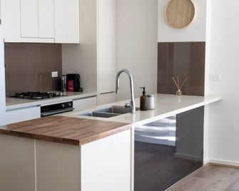 Contemporary living in a leafy setting - Lane Cove North - Cocina