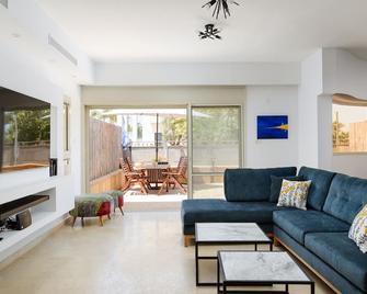 Luxury Villa, Terrace With Sea View In The Center - Netanja - Wohnzimmer