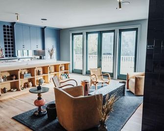 The Stonebreaker Hotel - Bentonville