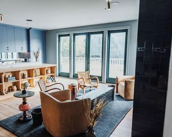Stonebreaker Hotel - בנטונוויל