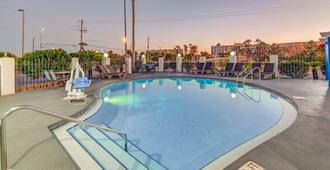 Emerald Coast Inn And Suites - פורט וולטון ביץ' - בריכה