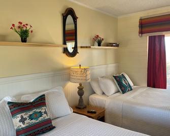Hilltop Tavern & Inn - Apple Valley - Habitación