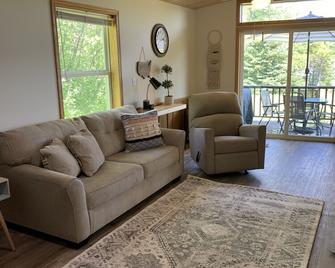 Modern Camp on Portage Lake - Hancock - Living room