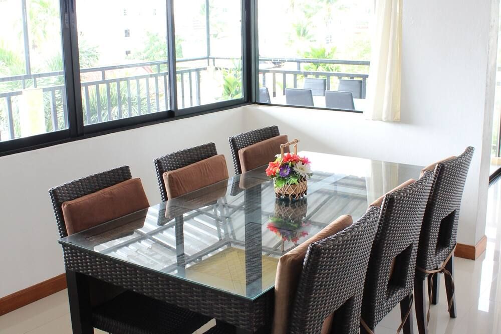 B Happy Resort - Kamala - Dining room