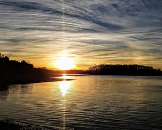 Serenity in the Country and Lake yet Close to Everything - Hermitage - Outdoors view