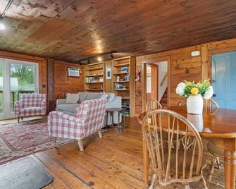 B - Porch Suite on Miles Smith Farm - Loudon