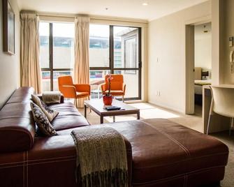 U Residence Hotel - Wellington - Living room