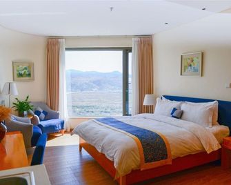 Junlin Holiday Hotel - Yuxi - Bedroom