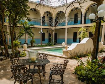 Hotel Fundadores - Valladolid - Pool