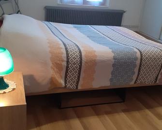 La maison du bonheur - Haybes - Bedroom