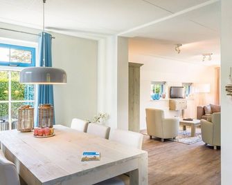 Holiday Home on Texel With Spacious Garden - De Koog - Dining room