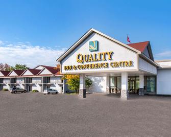 Quality Inn & Conference Centre - Orillia - Building