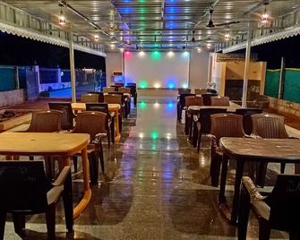 Sathyam Resorts - Hogenakkal - Restaurant