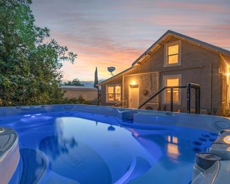 Cozy Zion Farmhouse, Cool Or Hot Swim Sp - La Verkin - Piscina