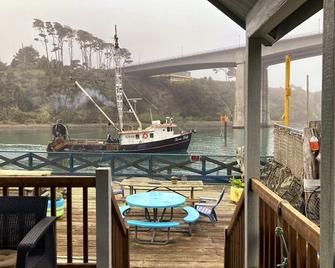 Boat House - Right on the dock facing the historic Noyo Harbor and the Pacific ocean itself - Fort Bragg - Balkon