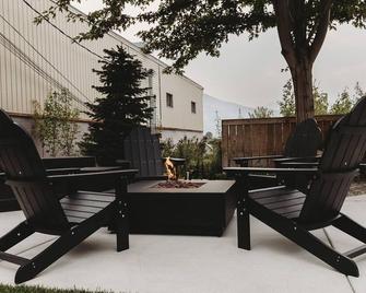 This house is a 2 bedroom(s), 2 bathrooms, located in East Wenatchee, WA. - East Wenatchee - Patio