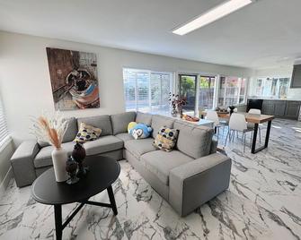 Beautiful house in mira mesa San Diego - San Diego - Living room