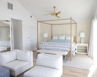 Waterfront Gem with Dock, Spectacular Master Suite and World Class Sunsets - Sea Bright - Habitación