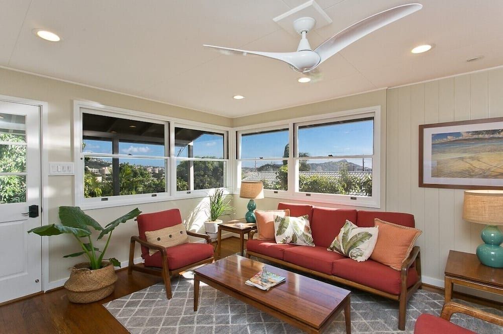 Private Renovated Manoa Cottage - הונולולו - סלון