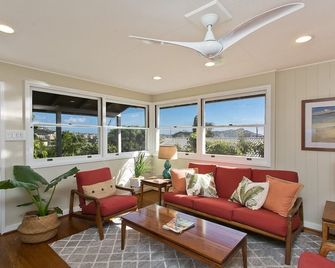 Private Renovated Manoa Cottage - הונולולו - סלון
